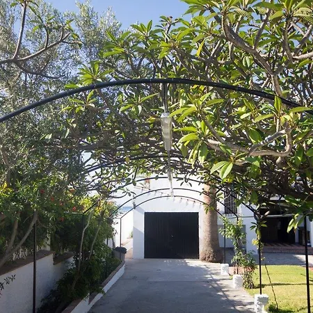 Ada Villa